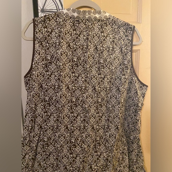 Brown and white patterned tank top - Picture 4 of 4